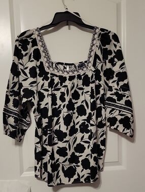 Kaktus Women's XL, Sq. Neck, Puff Sleeves, Black White Design. NWT